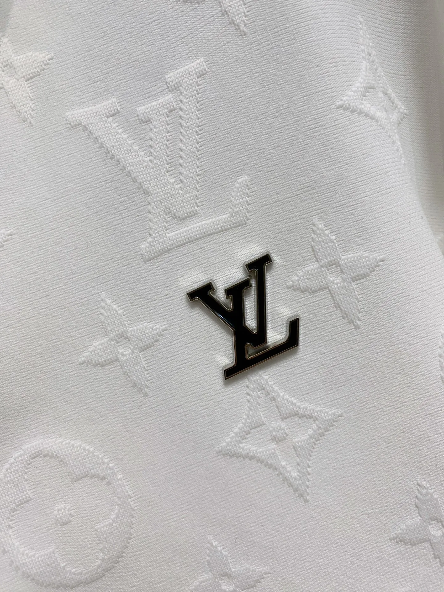 🅿️720 LV 2025 autumn and winter new counter, the same casual Tencel cotton fabric suit, breathable, comfortable and casual! Full of high-end feel! The details are exquisite and high-end, and the workmanship is impeccable! The original high-end fabric is very high-end! The fabric is crisp, anti-wrinkle and wear-resistant, warm, neat and stylish. Everyone must buy a set this autumn and winter. They must look cool and cool when wearing it. This is a model that we highly recommend! M-3XL